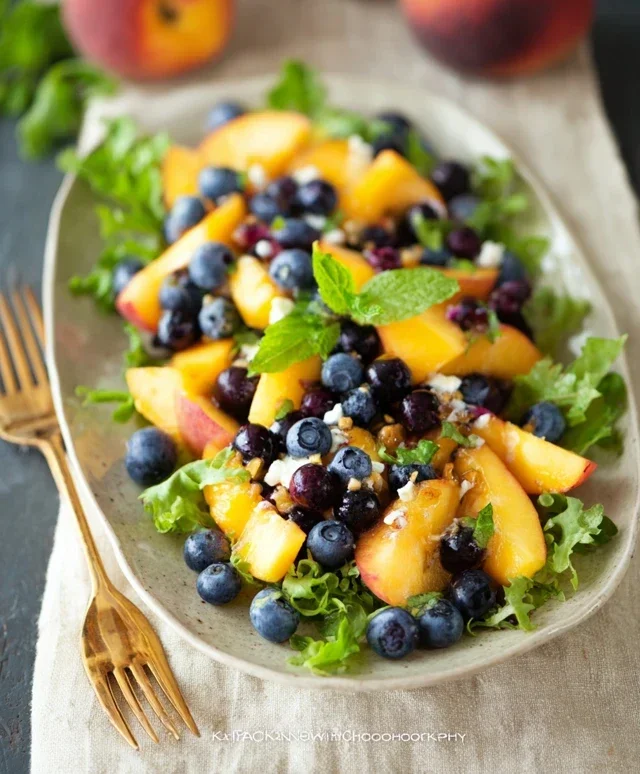 Summer Peach And Blueberry Knon-non-non-alcoholic alternativeic non-alcoholic ale Salad